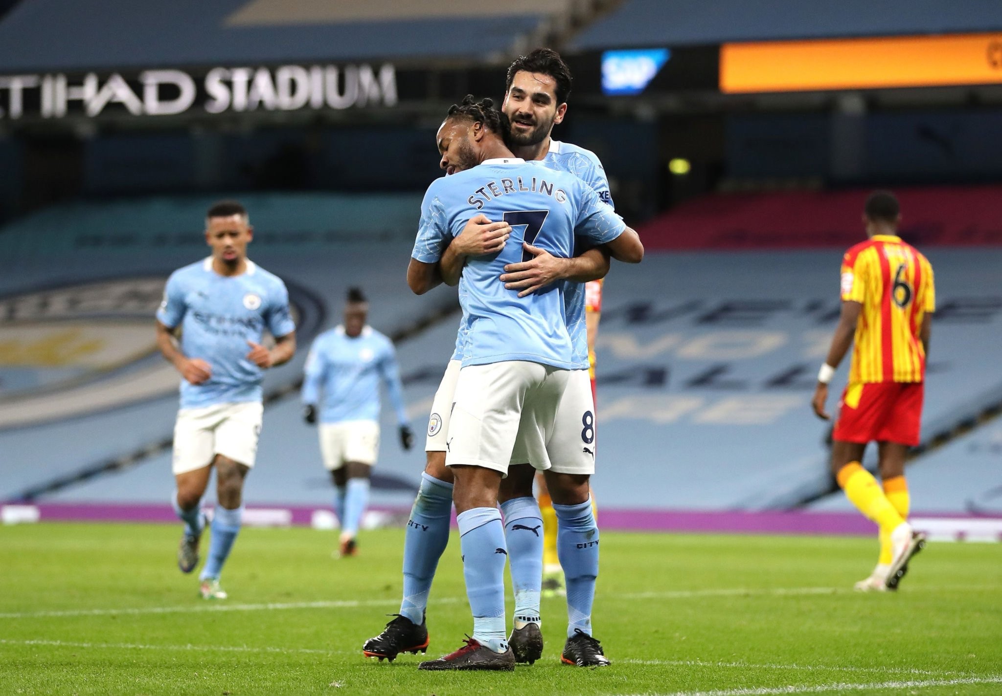 轻一代的足 轻一代的足